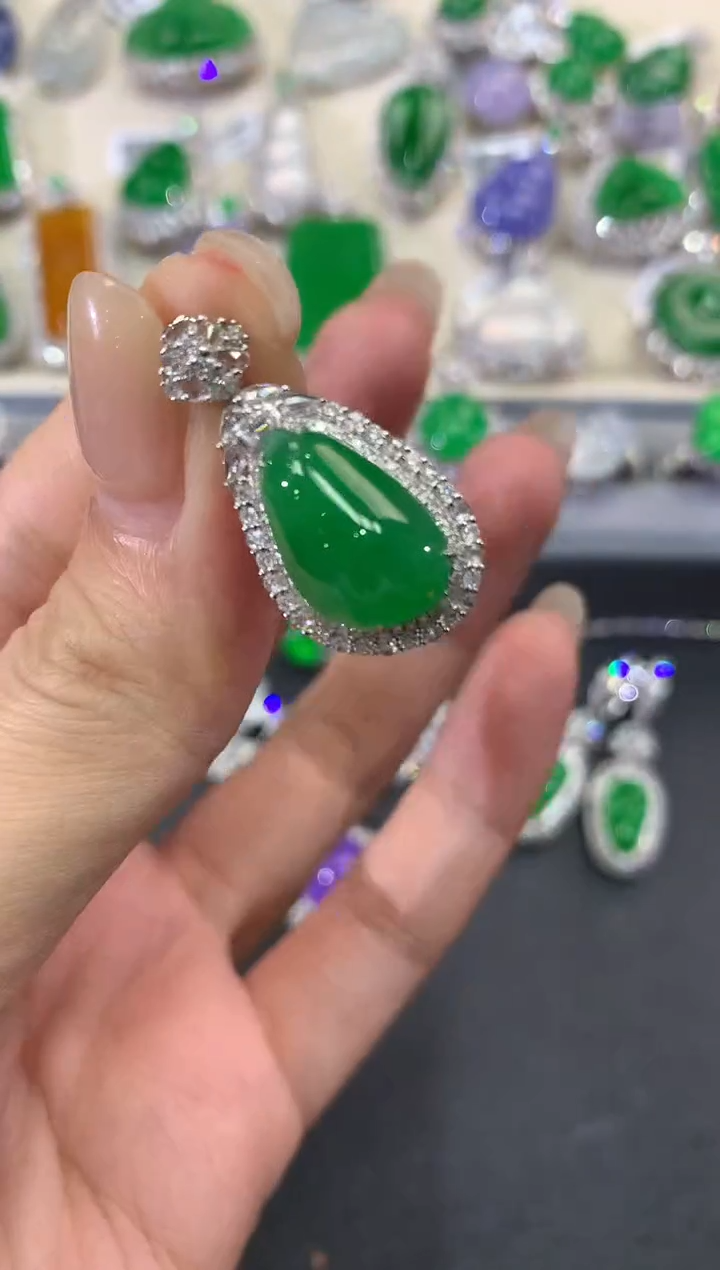 【闪购商品】翡翠吊坠(不含链)18K金镶嵌w208       