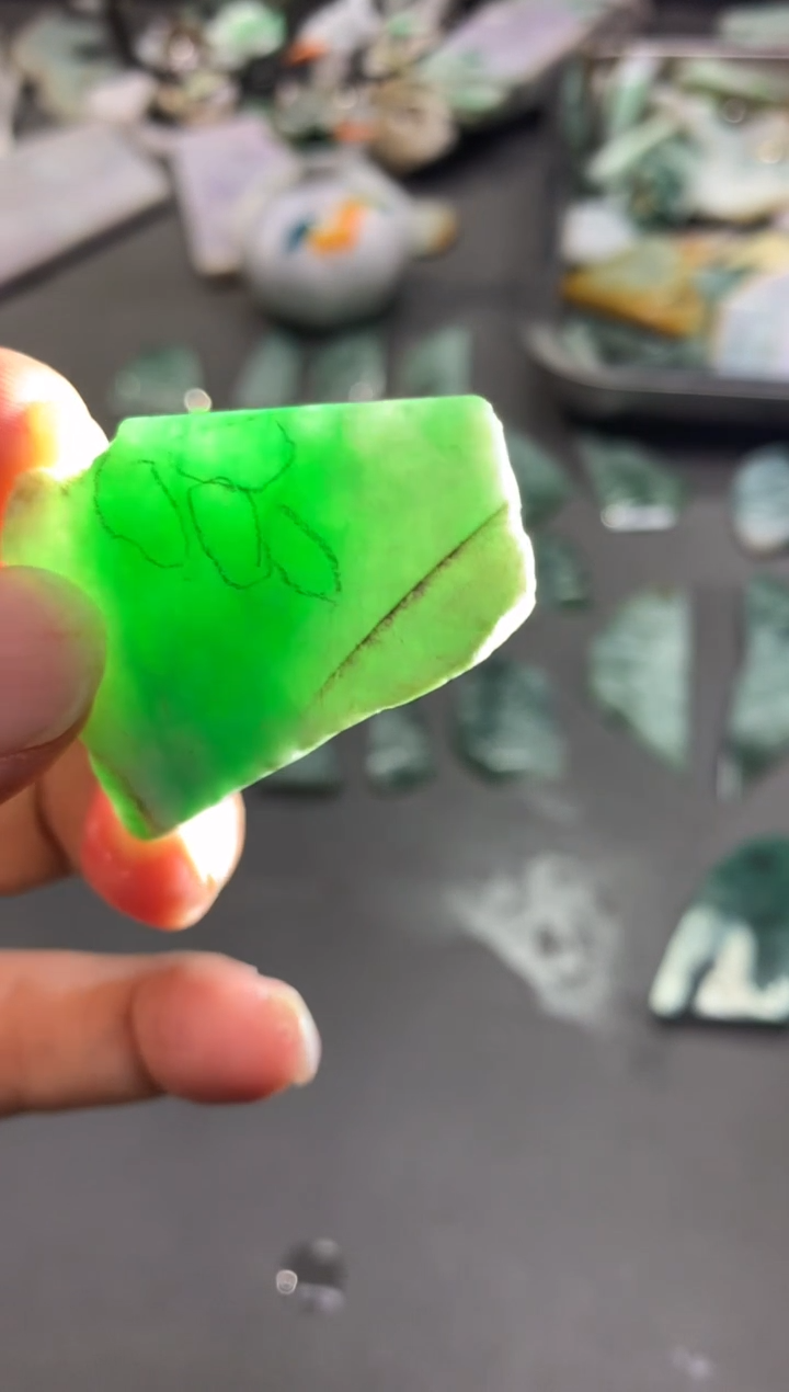 【闪购商品】翡翠颈饰未镶嵌天然翡翠A货