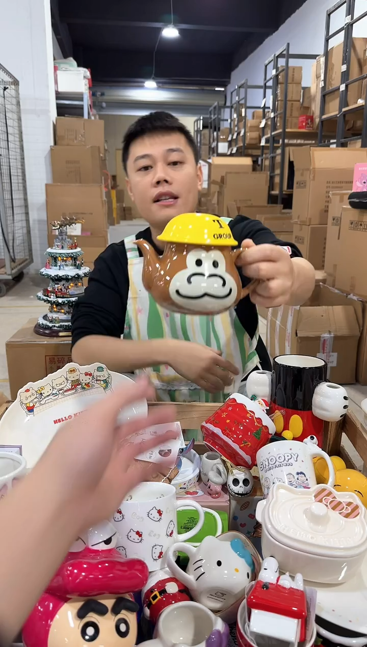 瓷片大嘴猴茶壶  