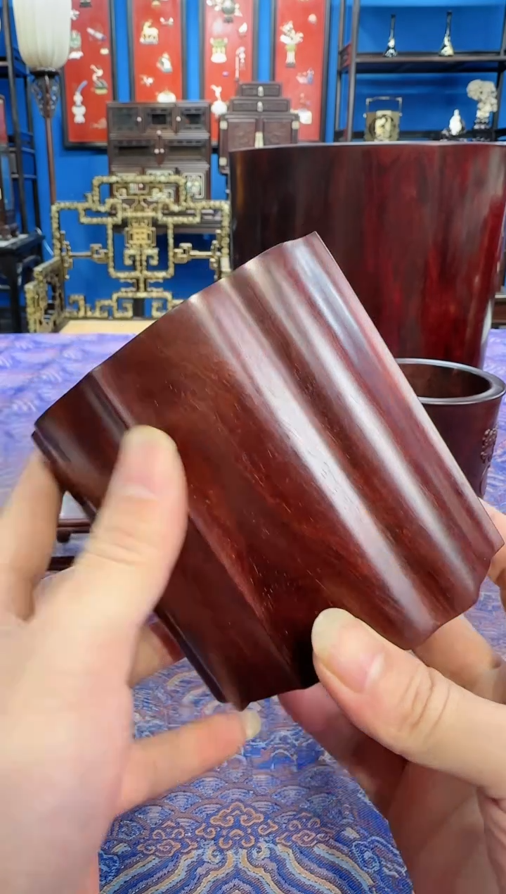 【闪购商品】紫檀木类成套家具笔筒