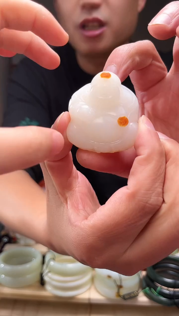 颈饰未镶嵌和田玉吊坠