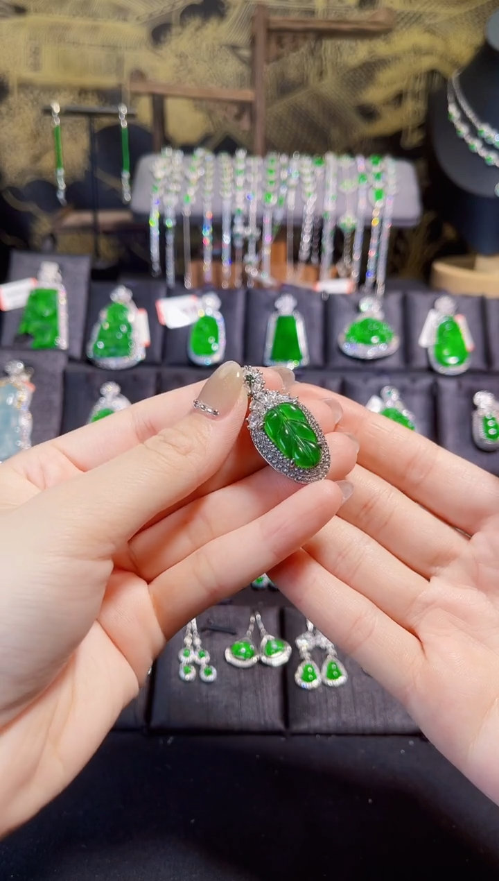【闪购商品】翡翠银S925镶嵌颈饰叶子吊坠