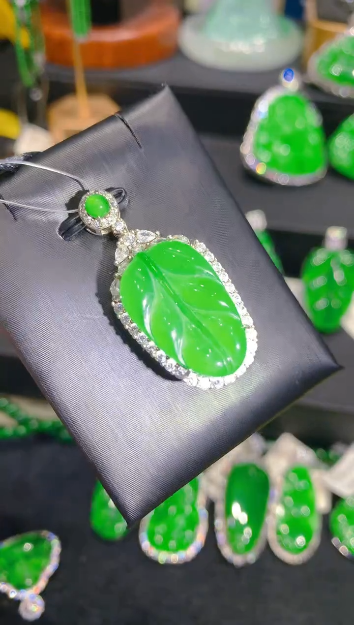 【闪购商品】翡翠颈饰银S925镶嵌35一季