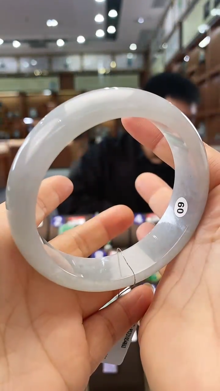 【闪购商品】翡翠手镯未镶嵌60正圈手镯