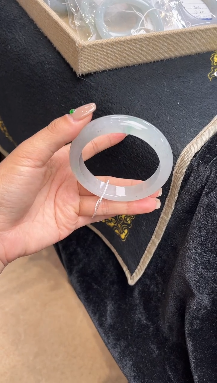 未镶嵌手镯翡翠手镯