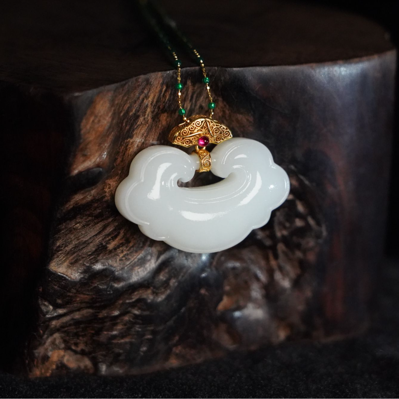 【新疆马爷珠宝】羊脂白玉如意锁吊坠（22/32/22，24.5g带绳）