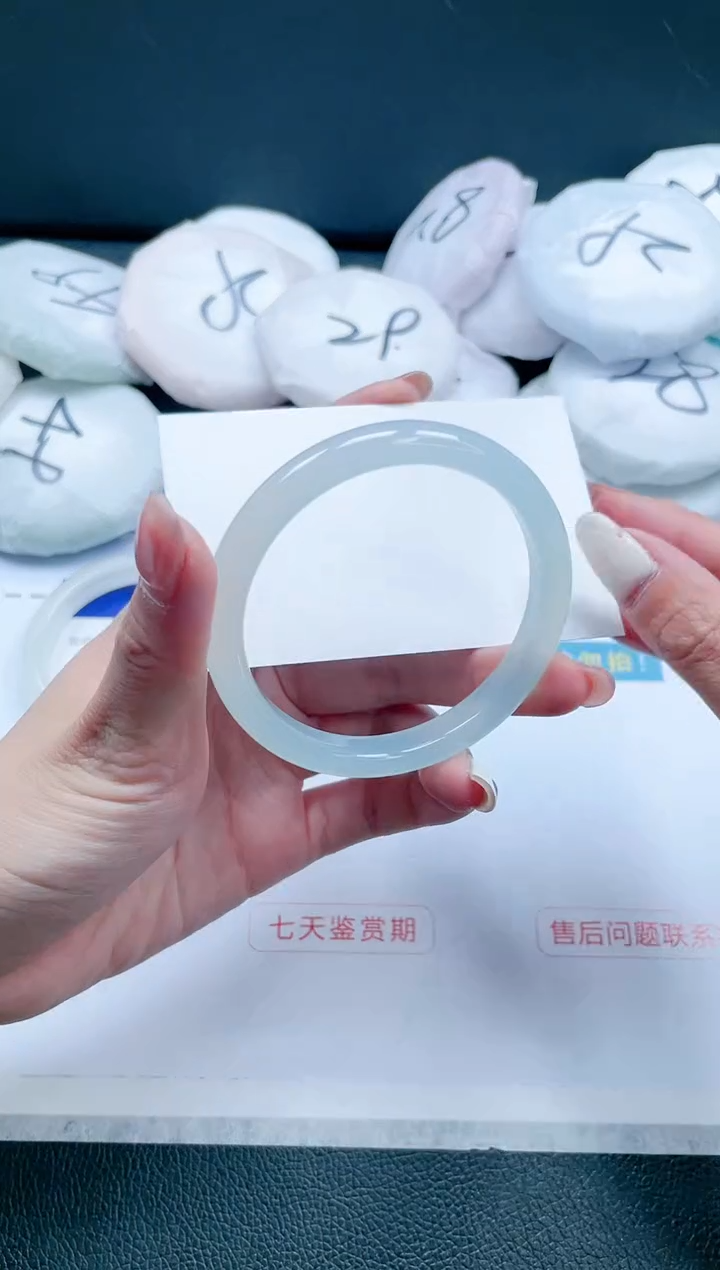 【闪购商品】石英质玉手镯未镶嵌15J78-56