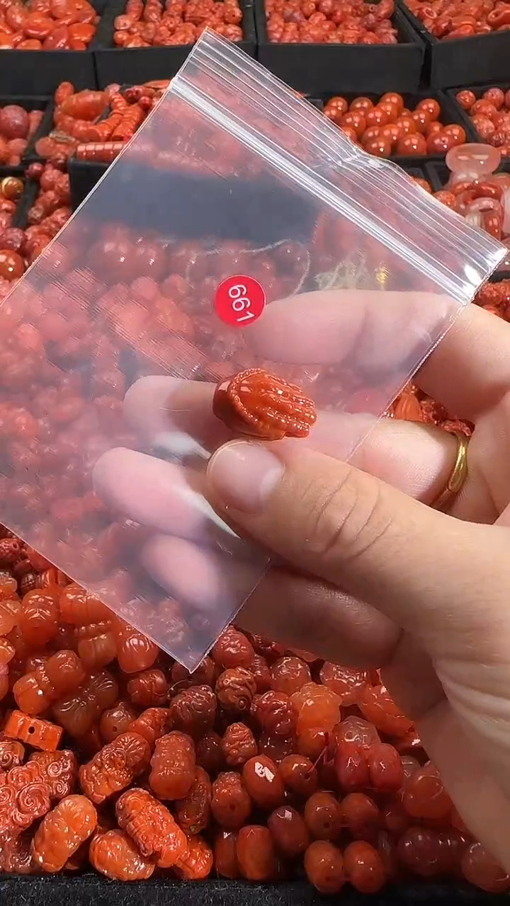 颈饰未镶嵌南红玛瑙1