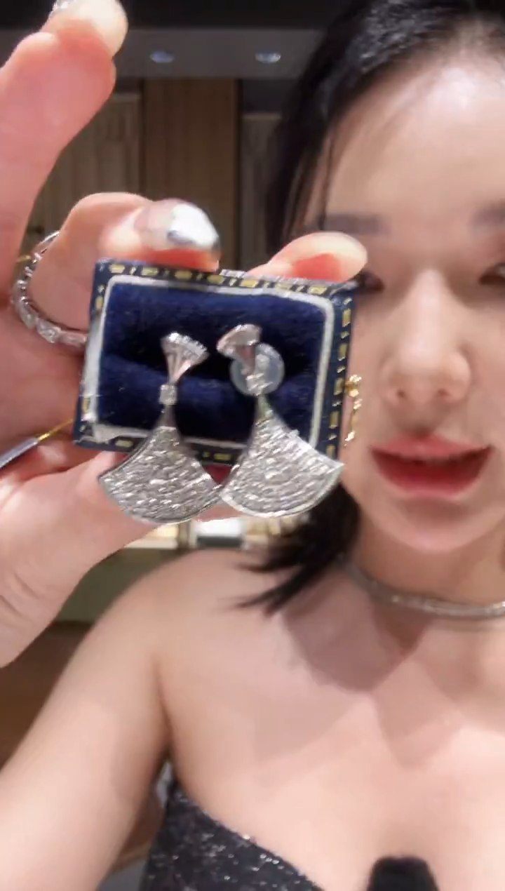 铂Pt950镶嵌戒指钻石裙子