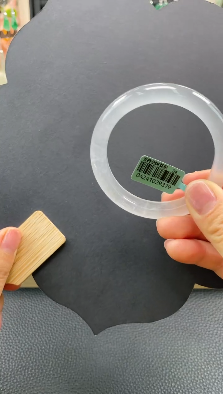 【闪购商品】石英质玉手镯未镶嵌口径54+