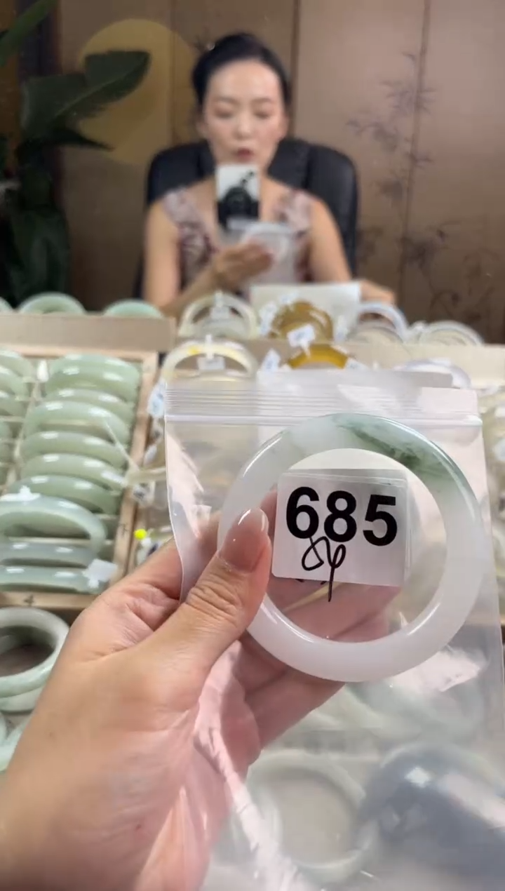 手镯玛瑙/玉髓未镶嵌天山翠默认微抠685