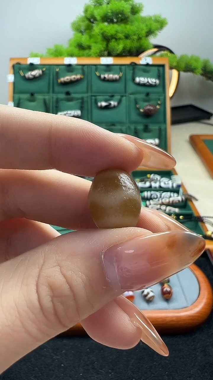 玛瑙/玉髓（覆膜）颈饰未镶嵌12.（微瑕）