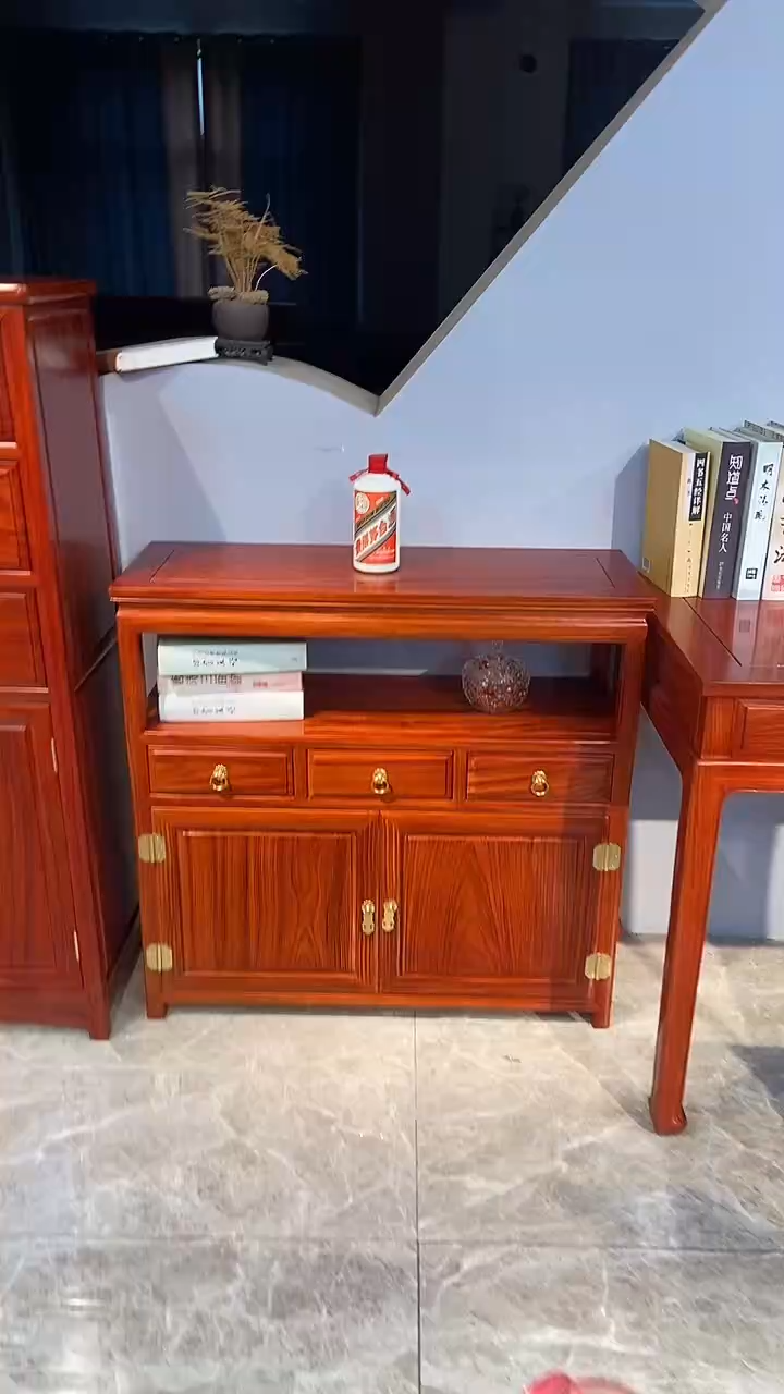 花梨木类成套家具三门两抽置物柜