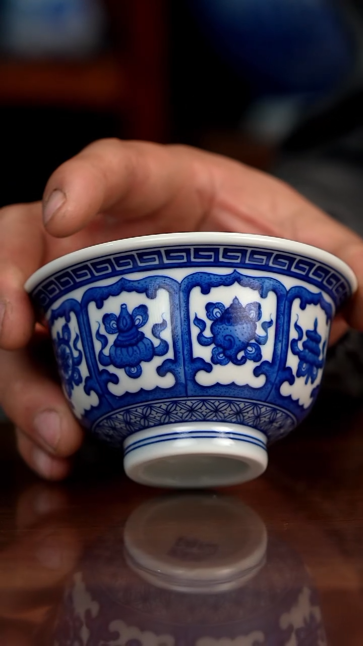 柴窑青花八宝压手杯