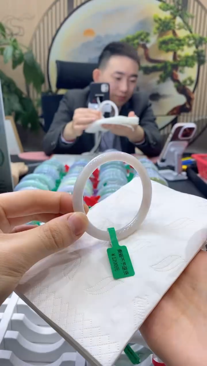 【闪购商品】翡翠手镯未镶嵌0000015971