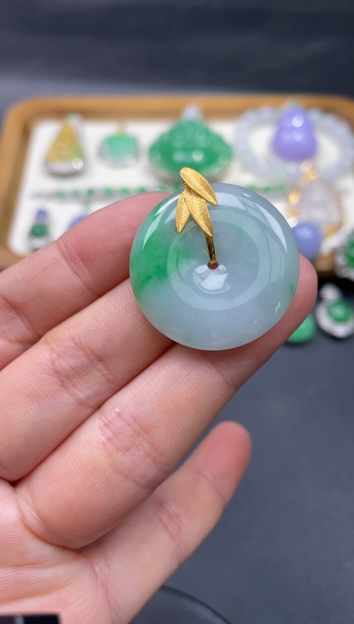 【闪购商品】翡翠颈饰18K金镶嵌122........