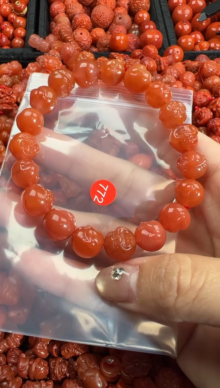 南红玛瑙合金颈饰1