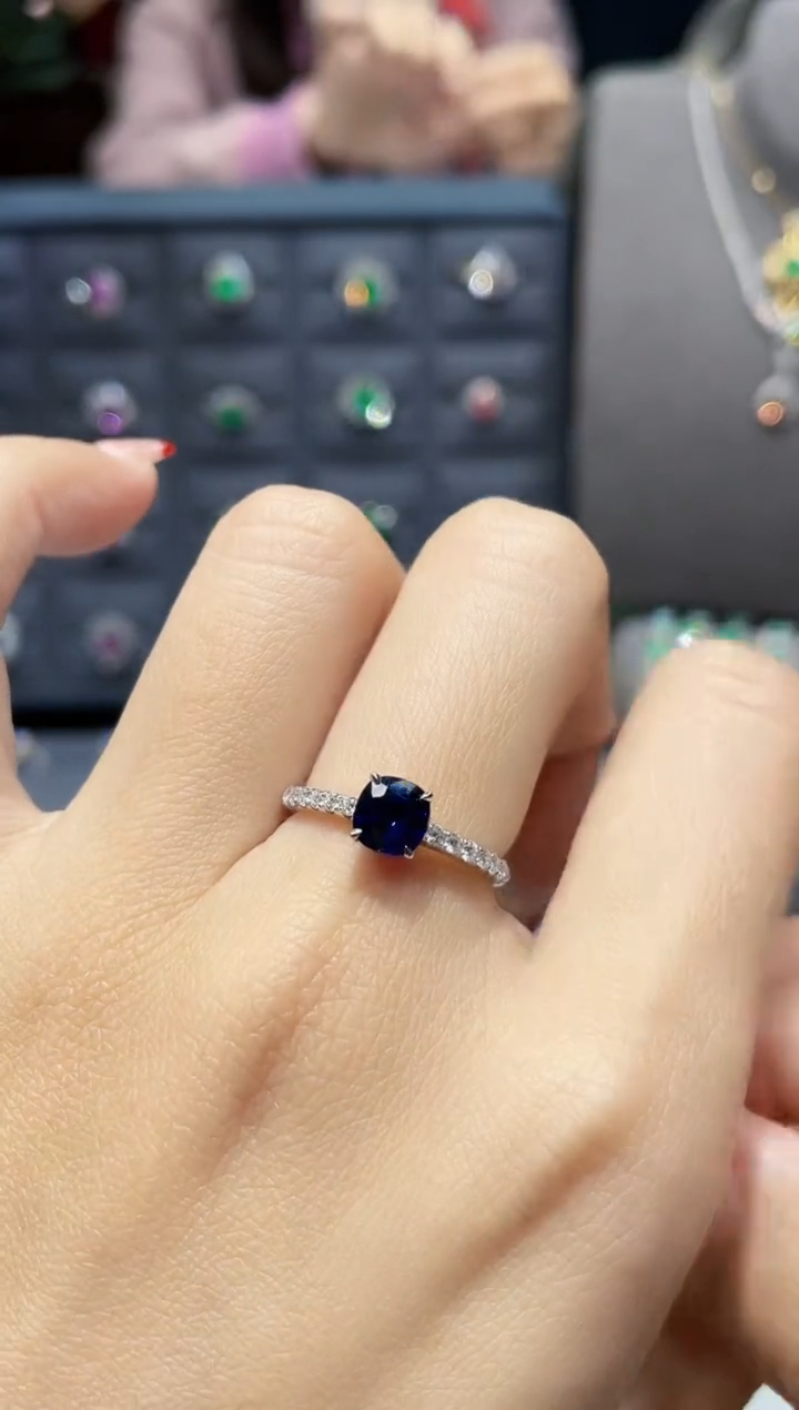 【闪购商品】蓝宝石戒指18K金镶嵌1.14克拉/皇家蓝