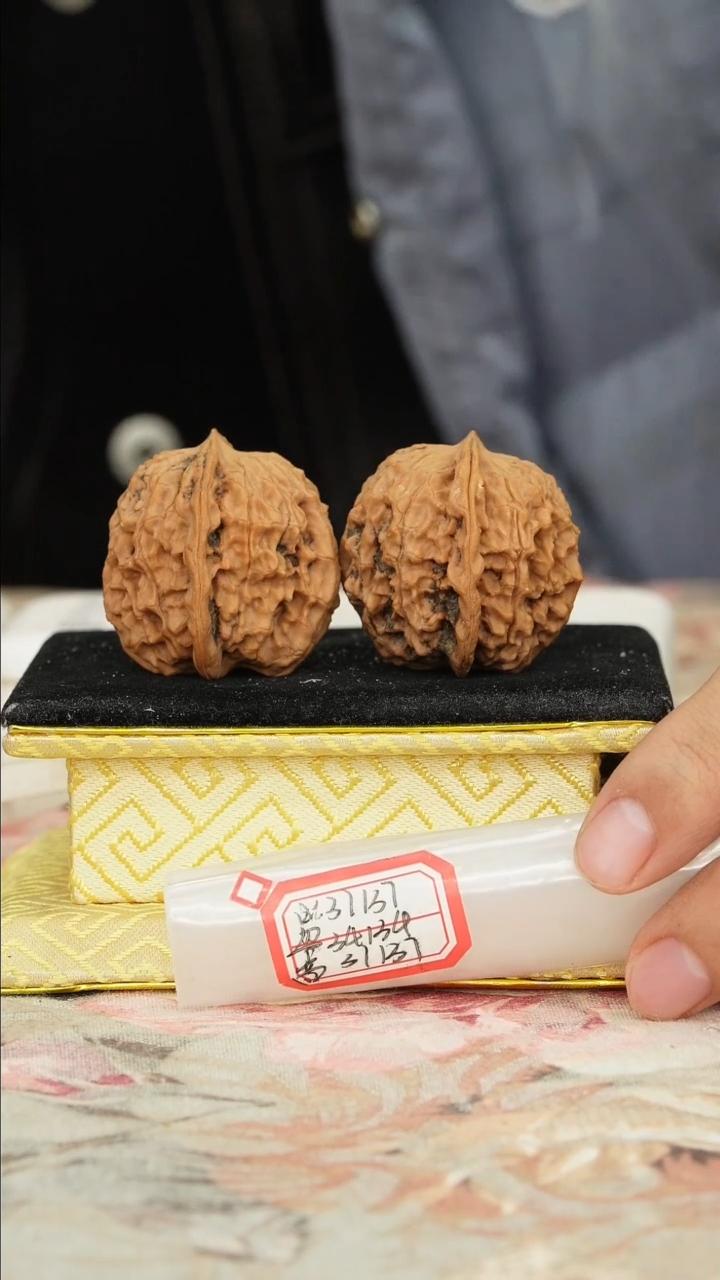 【闪购商品】文玩核桃把件非嫁接元宝