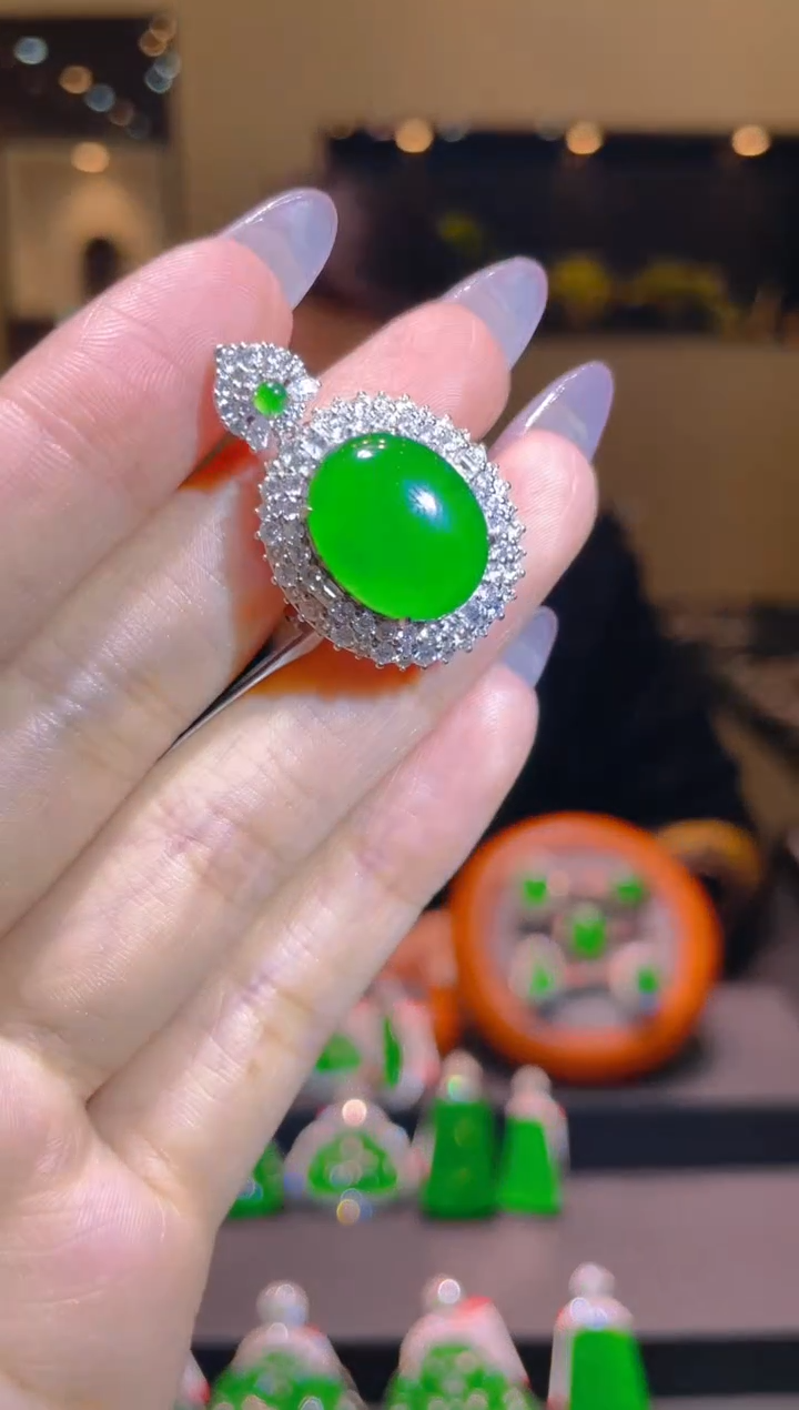 【闪购商品】翡翠18K金镶嵌吊坠(赠链)A31