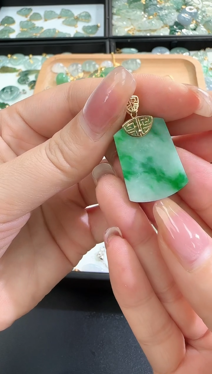 【闪购商品】翡翠颈饰18K金镶嵌250211103