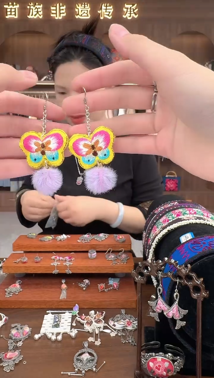 【闪购商品】织绣扶光苗绣传承184