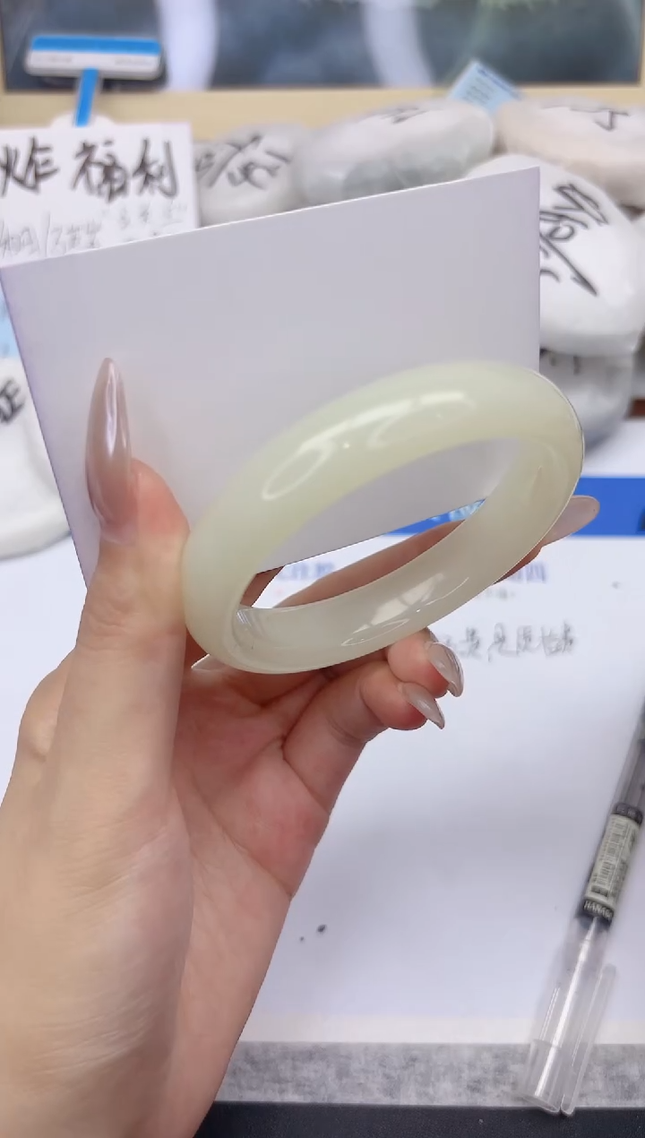 未镶嵌手镯石英质玉A3-58.5