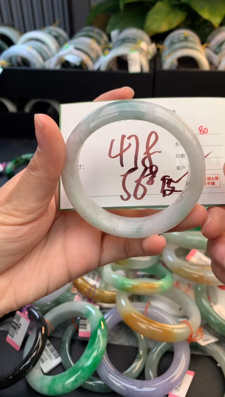 未镶嵌定制翡翠毛货需精细抛光+多人