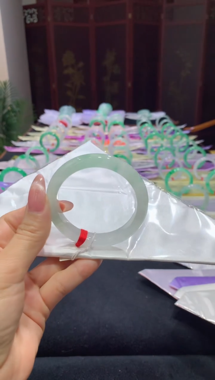 【闪购商品】翡翠手镯未镶嵌起光飘花
