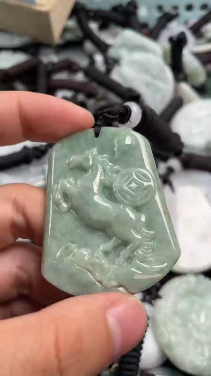 翡翠未镶嵌吊坠(不含链)1