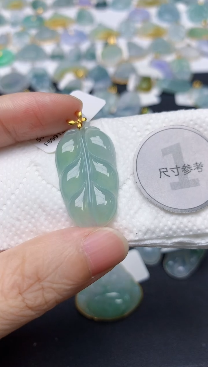 翡翠18K金镶嵌颈饰天然缅甸A货翡翠