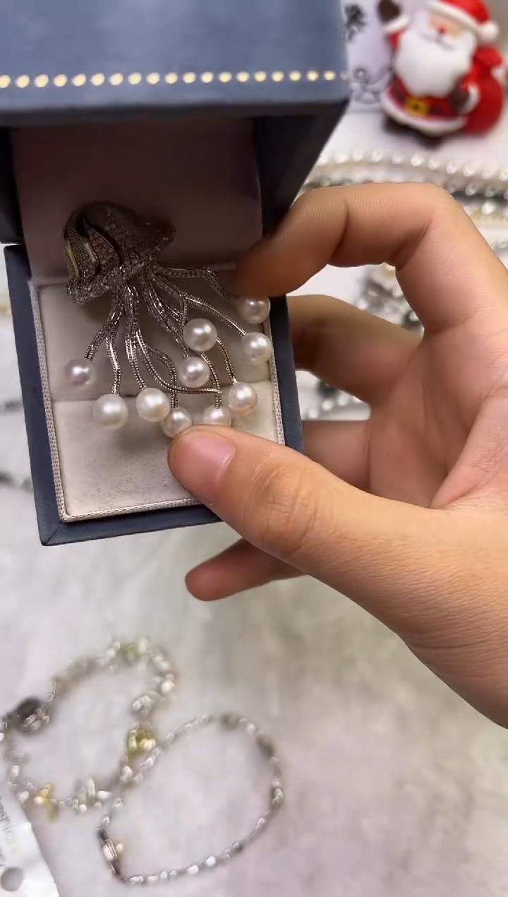 未镶嵌胸饰淡水珍珠珍珠