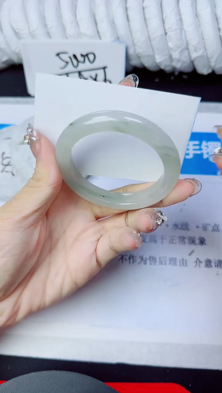 石英质玉手镯未镶嵌81/52