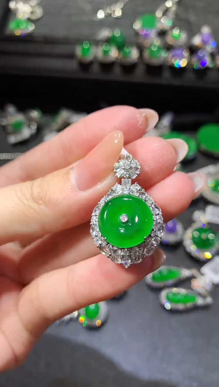 【闪购商品】翡翠吊坠(不含链)18K金镶嵌82-扣子