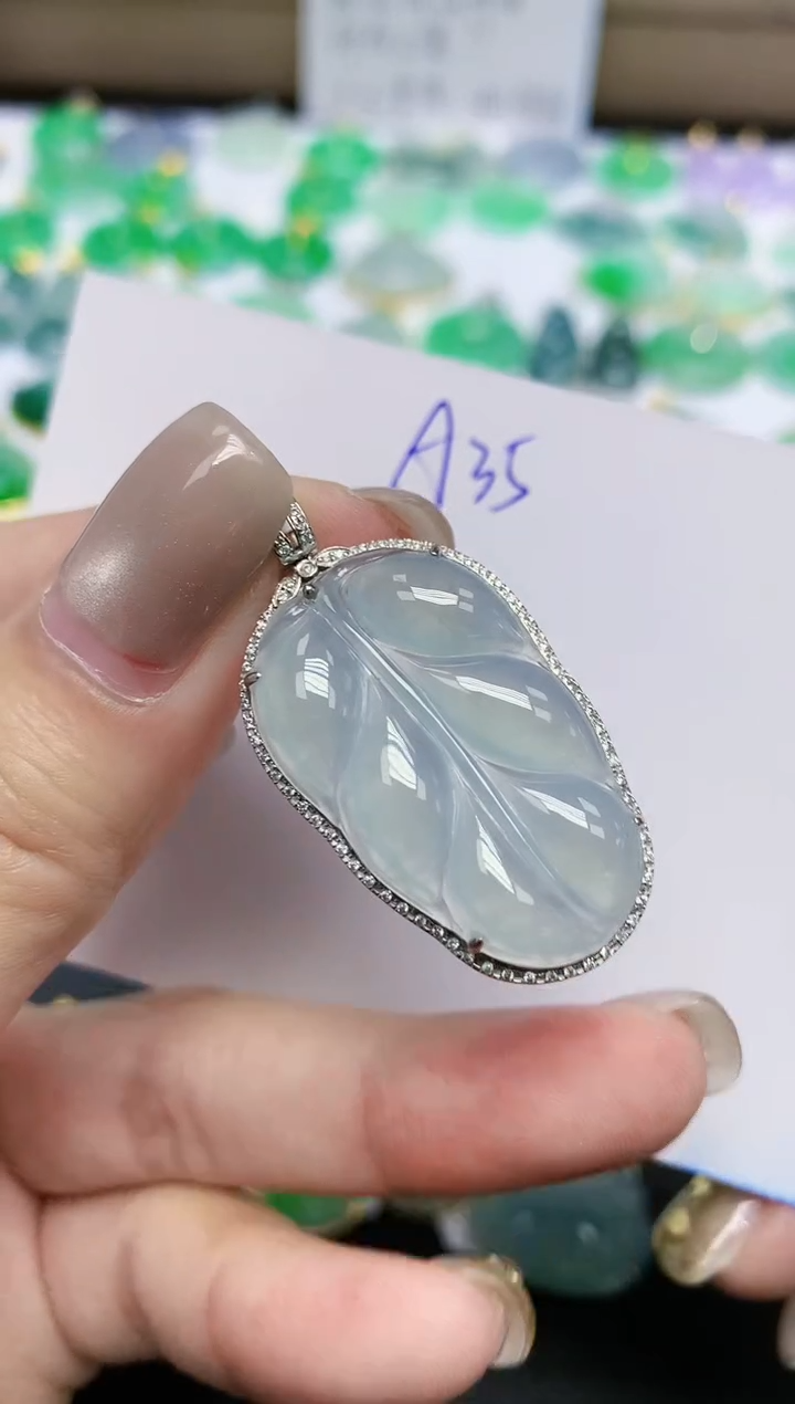 颈饰18K金镶嵌翡翠天然缅甸翡翠A货翡翠百元以上9元证书费自理
