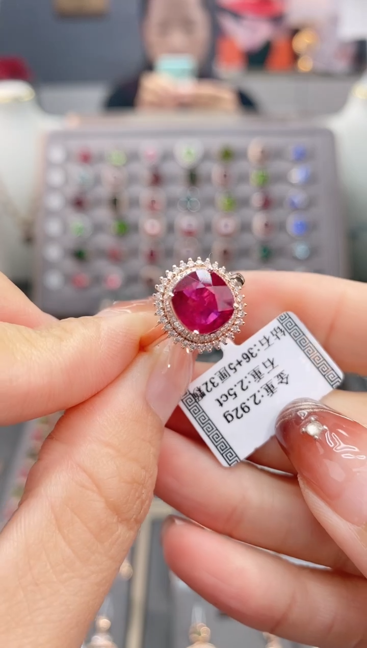 18K金镶嵌戒指碧玺2.5