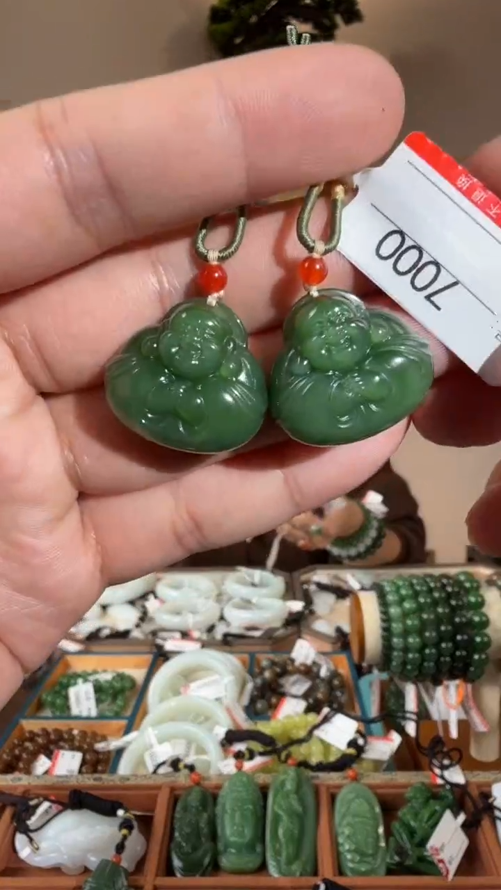 颈饰未镶嵌和田玉多样性发货发其中一件