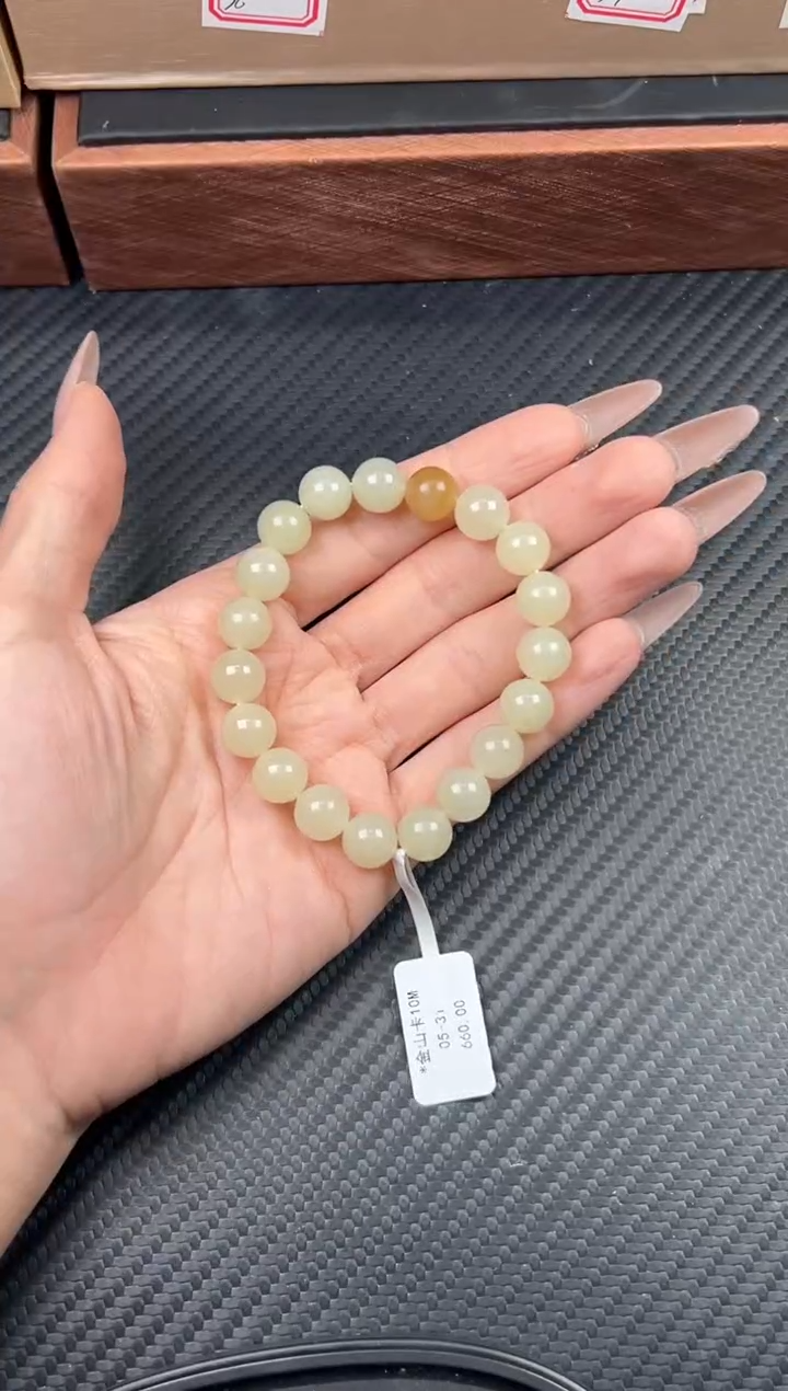 未镶嵌手串和田玉且末金山微色差卡10M