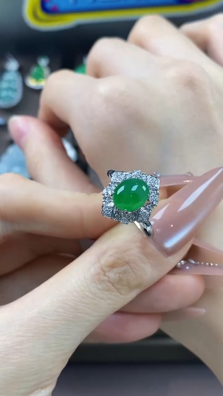 【闪购商品】翡翠戒指18K金镶嵌翡翠戒指