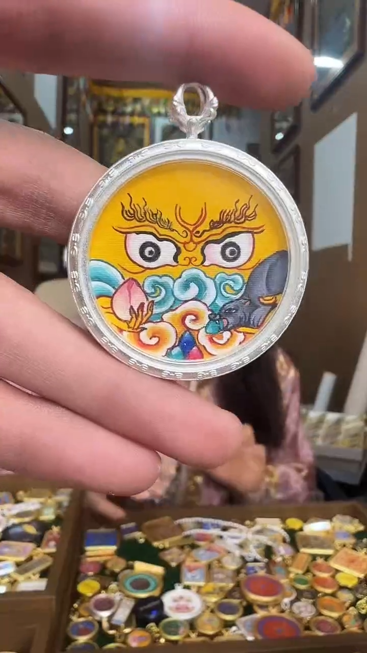 吊坠黄财神眼睛-热贡纯手绘唐卡