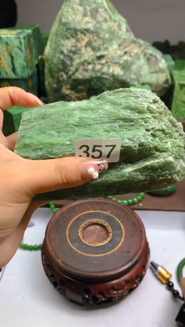 和田玉（碧玉）未镶嵌珠宝半成品1