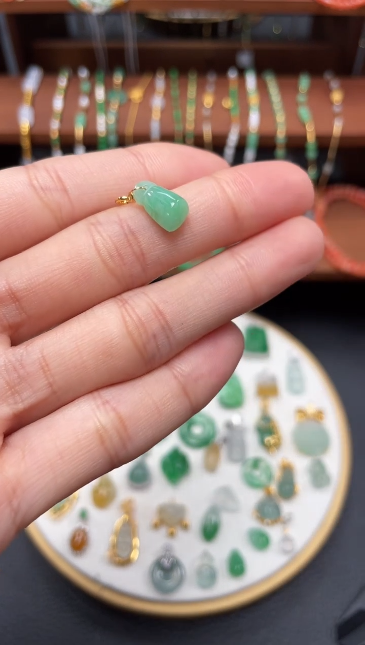 【闪购商品】翡翠吊坠(不含链)18K金镶嵌一个  JK288