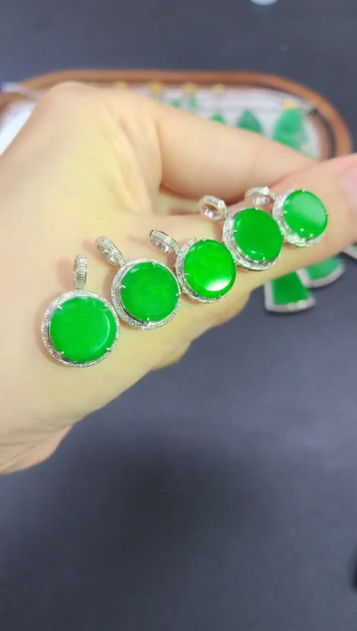 翡翠18K金镶嵌吊坠(不含链)|2500多样性发其一