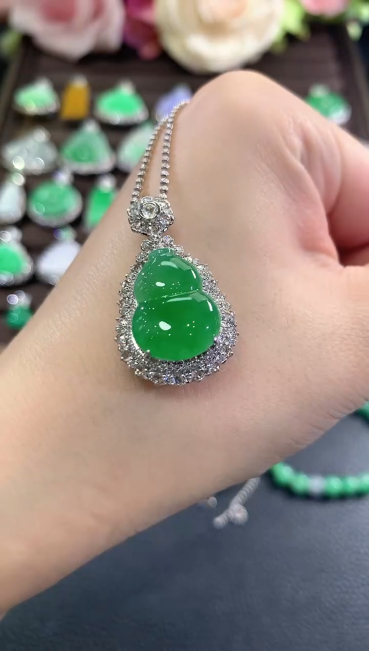 吊坠(不含链)18K金镶嵌翡翠b120    