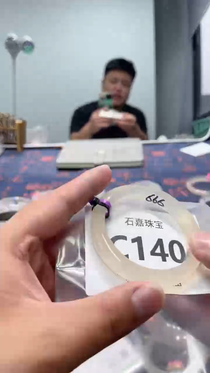 玛瑙/玉髓手镯未镶嵌C140