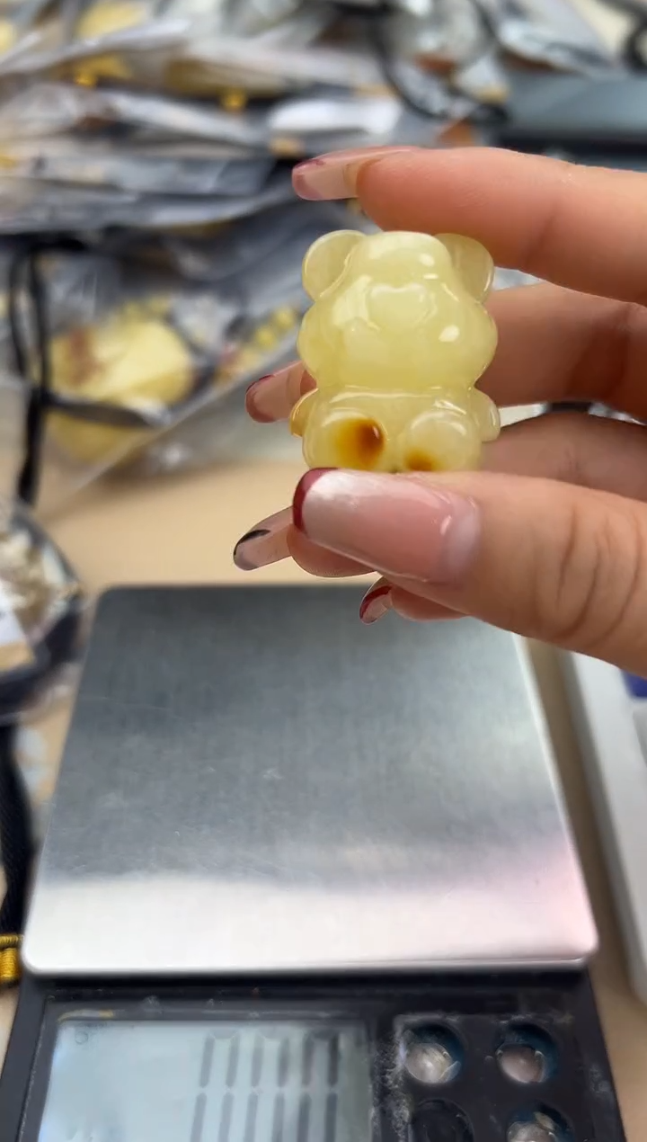 【闪购商品】琥珀裸石未镶嵌蜜蜡吊坠
