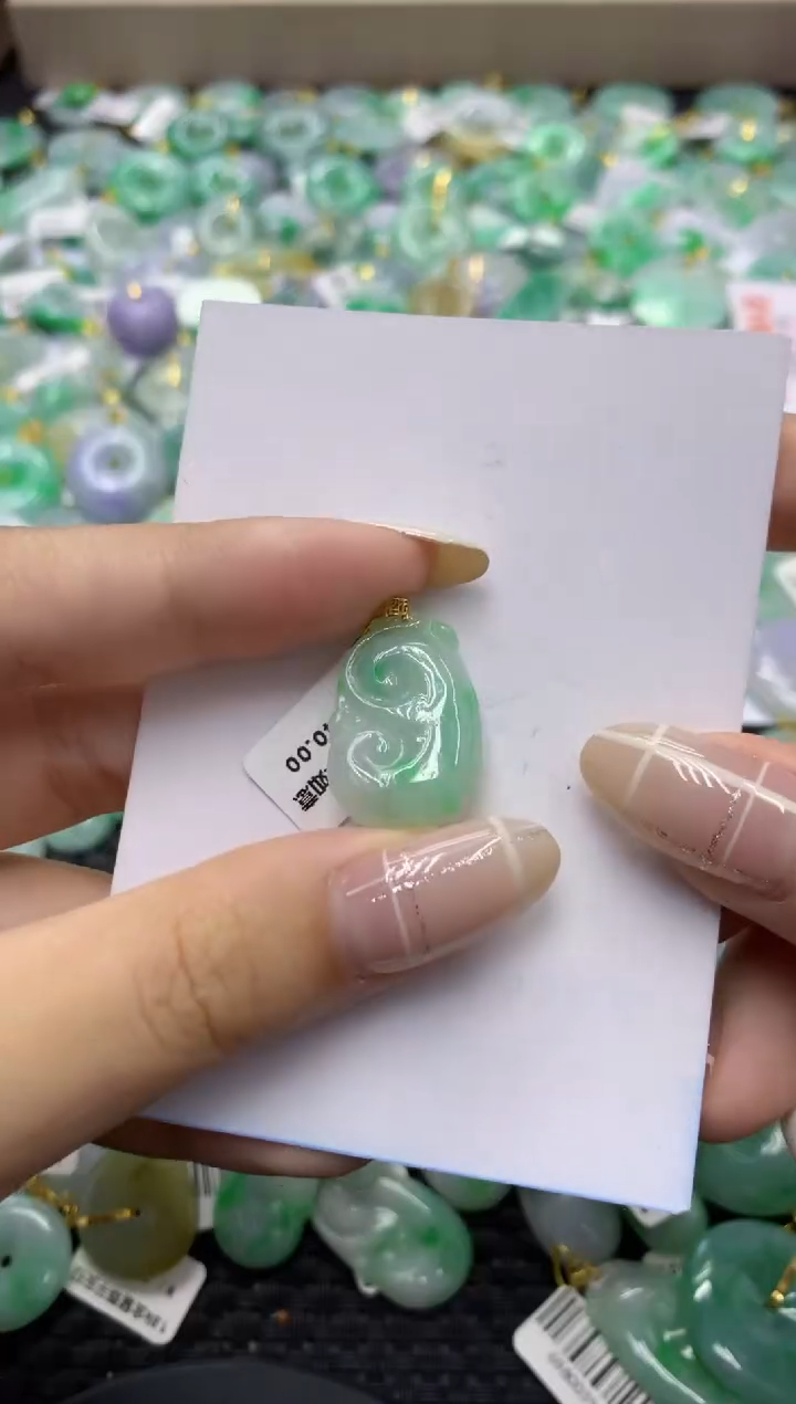 翡翠18K金镶嵌颈饰天然缅甸翡翠A货