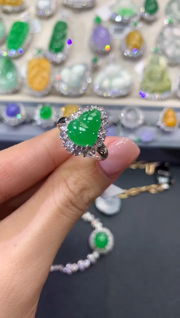 【闪购商品】翡翠戒指18K金镶嵌q128     