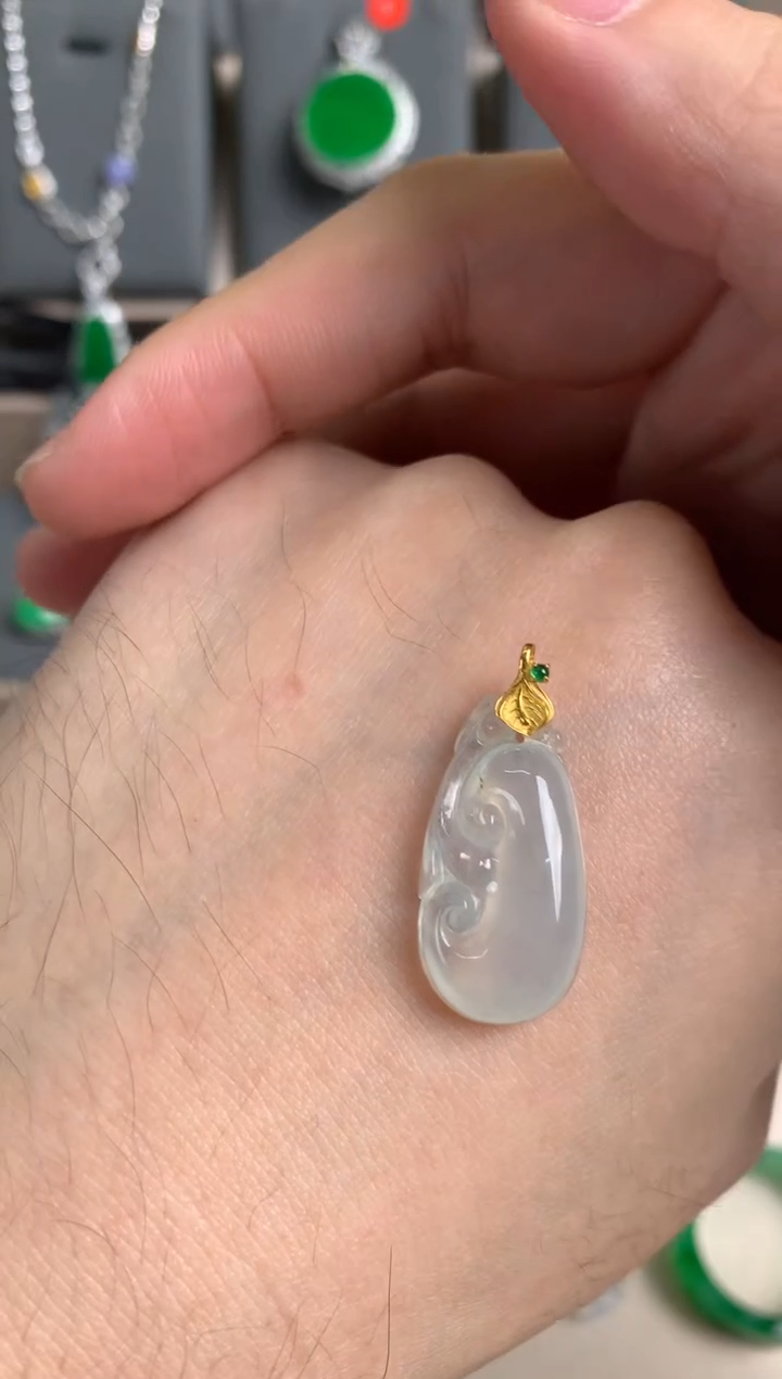 颈饰18K金镶嵌翡翠翡翠