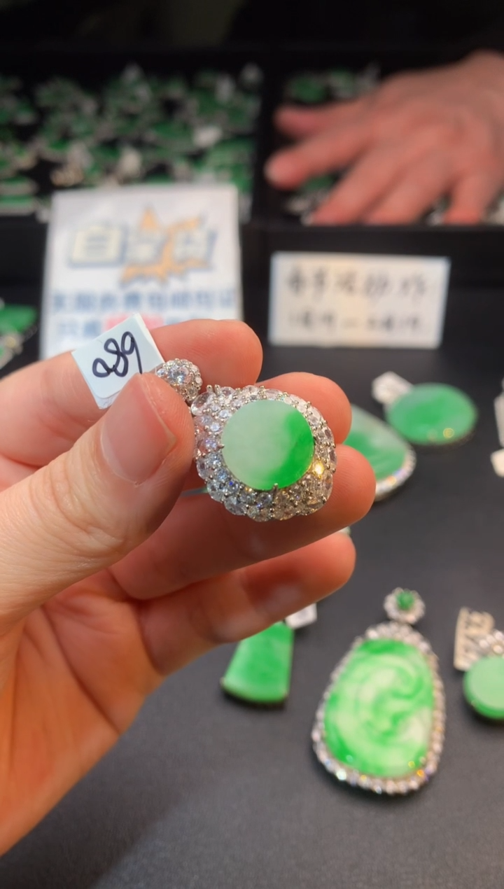 【闪购商品】翡翠颈饰银S925镶嵌翡翠